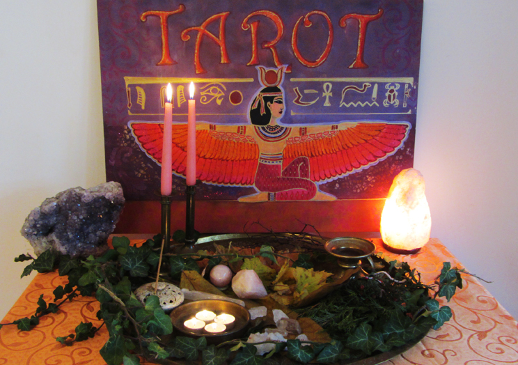 altar-isis-tarot
